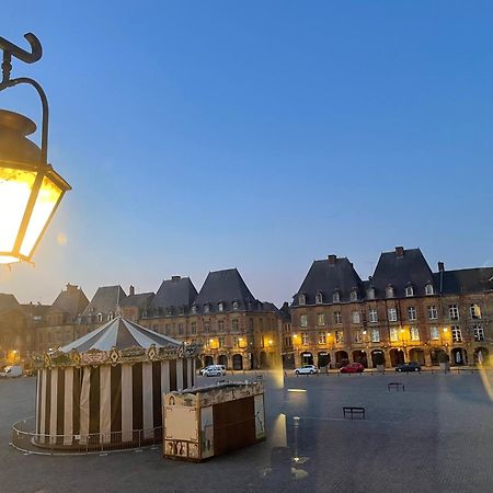 Suites Mana - Matahina Avec Vue Superbe Sur La Place Ducale Et Parking Prive Inclus Charleville-Mezieres Exterior photo