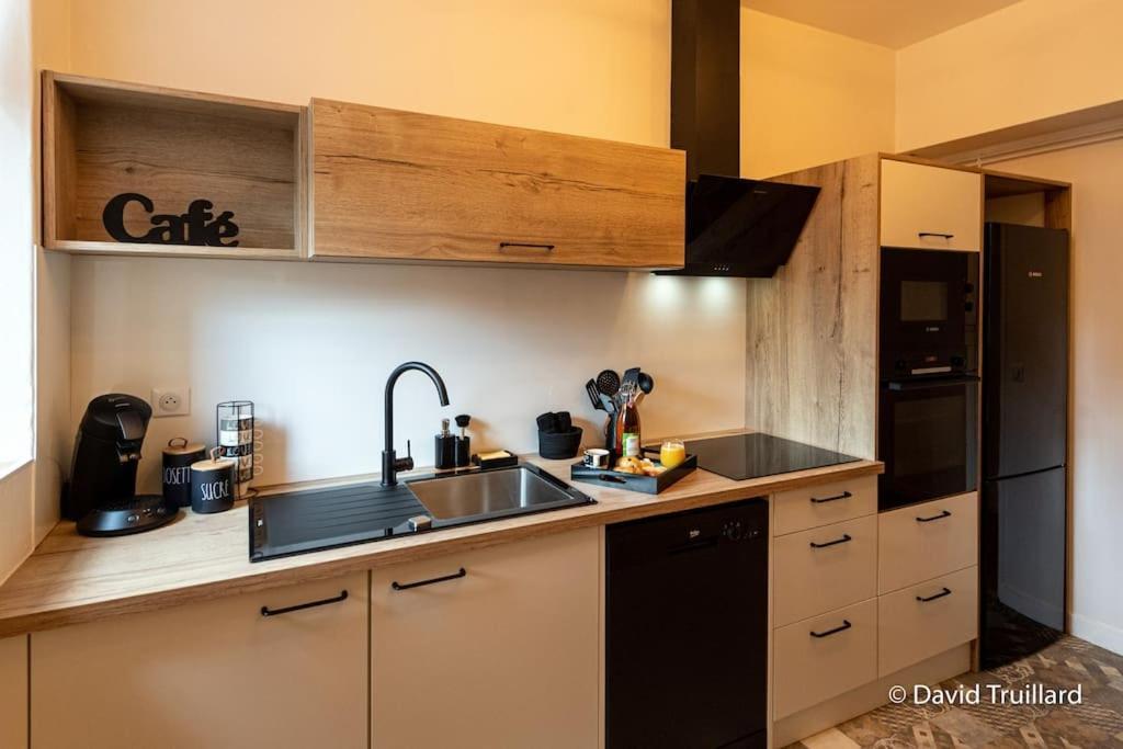 Suites Mana - Matahina Avec Vue Superbe Sur La Place Ducale Et Parking Prive Inclus Charleville-Mezieres Exterior photo