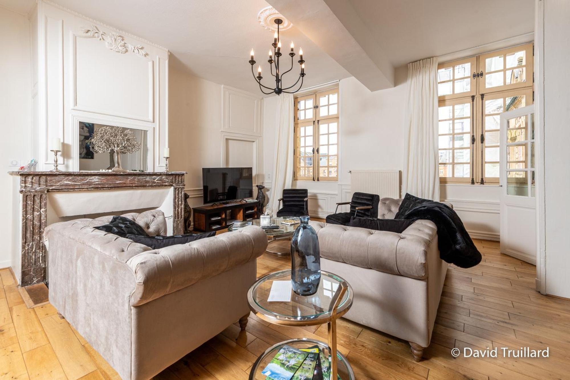 Suites Mana - Matahina Avec Vue Superbe Sur La Place Ducale Et Parking Prive Inclus Charleville-Mezieres Exterior photo