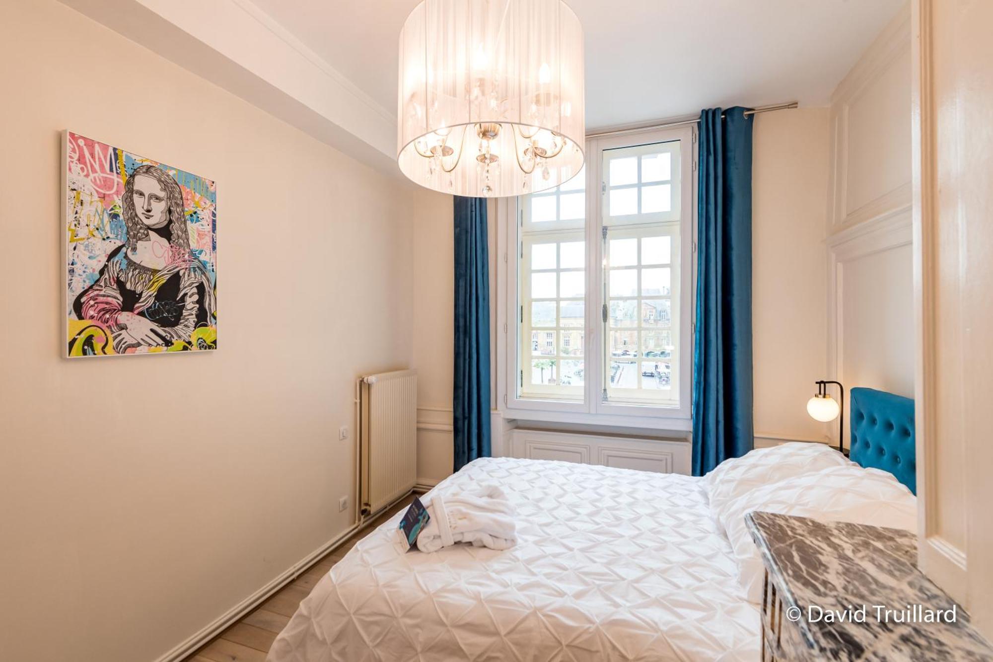 Suites Mana - Matahina Avec Vue Superbe Sur La Place Ducale Et Parking Prive Inclus Charleville-Mezieres Exterior photo