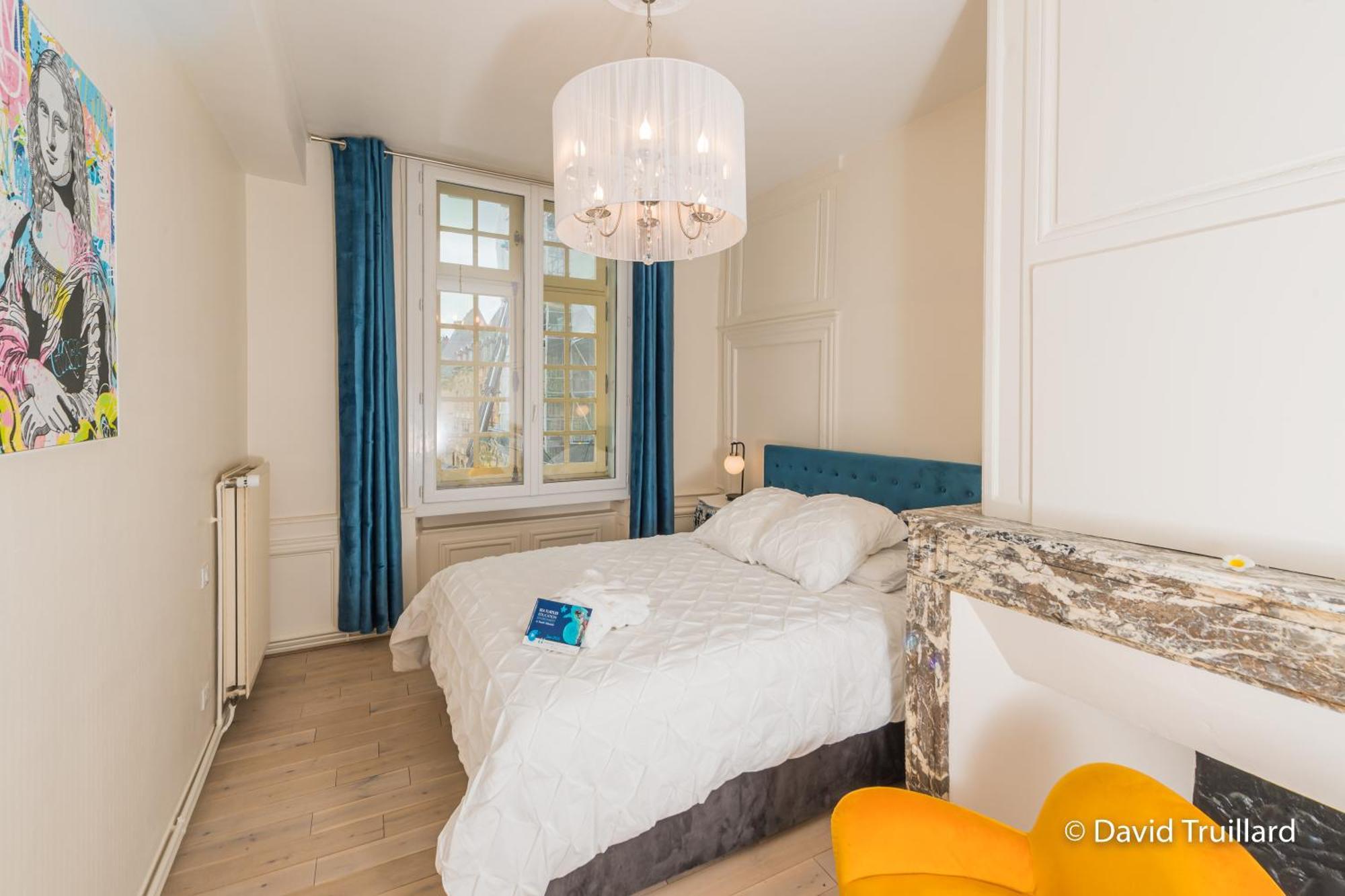 Suites Mana - Matahina Avec Vue Superbe Sur La Place Ducale Et Parking Prive Inclus Charleville-Mezieres Exterior photo