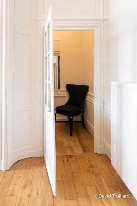 Suites Mana - Matahina Avec Vue Superbe Sur La Place Ducale Et Parking Prive Inclus Charleville-Mezieres Exterior photo