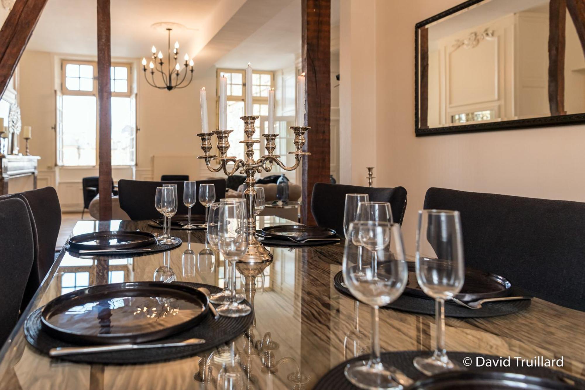 Suites Mana - Matahina Avec Vue Superbe Sur La Place Ducale Et Parking Prive Inclus Charleville-Mezieres Exterior photo