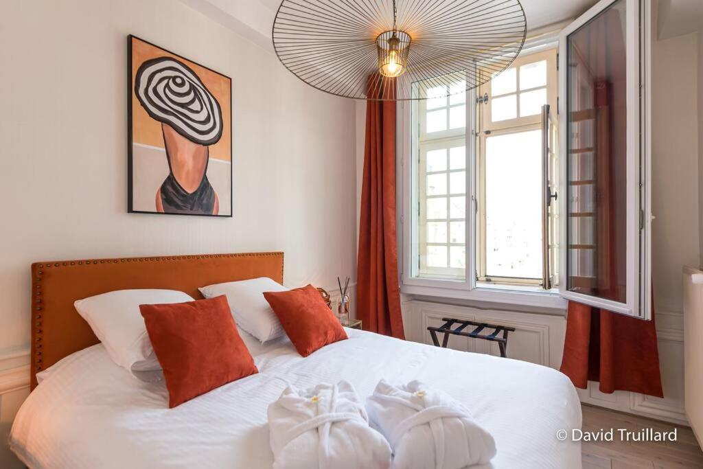 Suites Mana - Matahina Avec Vue Superbe Sur La Place Ducale Et Parking Prive Inclus Charleville-Mezieres Exterior photo