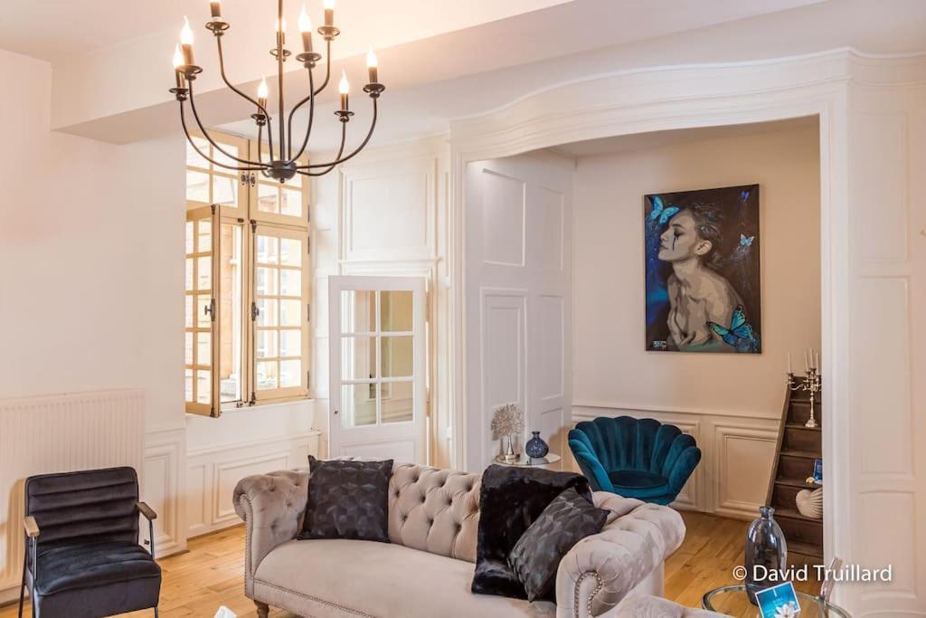 Suites Mana - Matahina Avec Vue Superbe Sur La Place Ducale Et Parking Prive Inclus Charleville-Mezieres Exterior photo